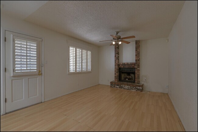 Building Photo - 1025 Jan Ellyn Ln