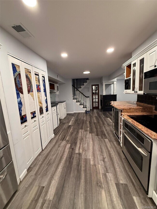 Building Photo - 253 Feller Dr