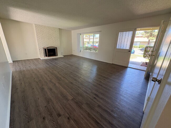 Building Photo - 2244 E Joana Dr