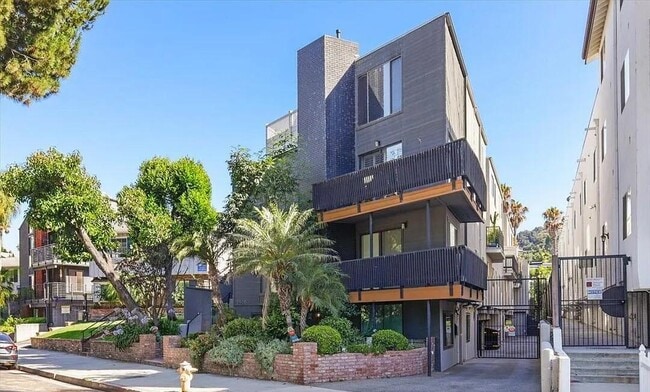 Building Photo - 12938 Valleyheart Dr