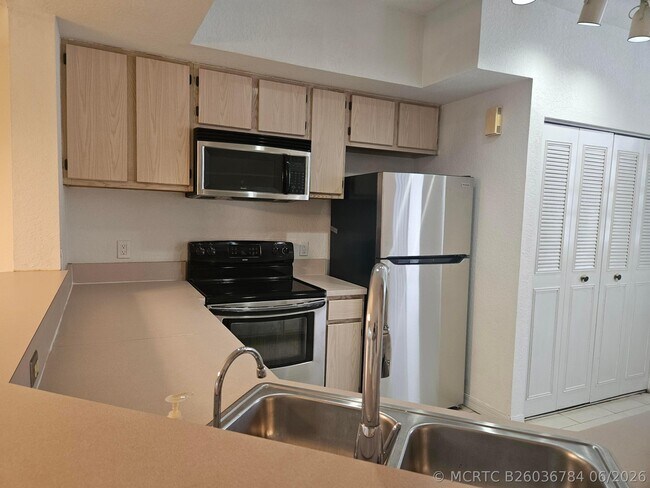 Building Photo - 781 SW 148th Ave