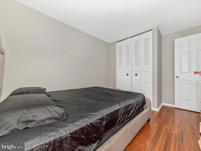 Building Photo - 12461 Quail Woods Dr