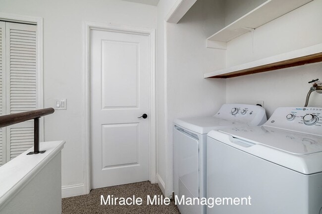 Building Photo - Wonderful Modern Townhouse-Style Condo with Stunning Views in Desirable Sausalito