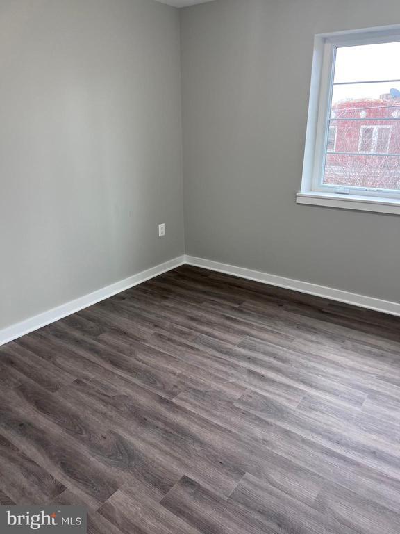Building Photo - 622 Girard St NE