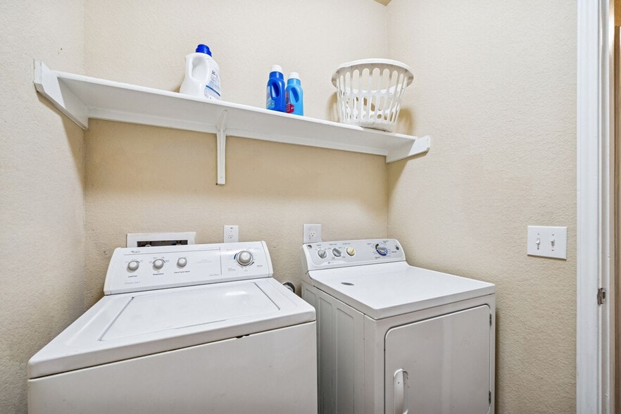 Building Photo - 3204 Ortman Dr