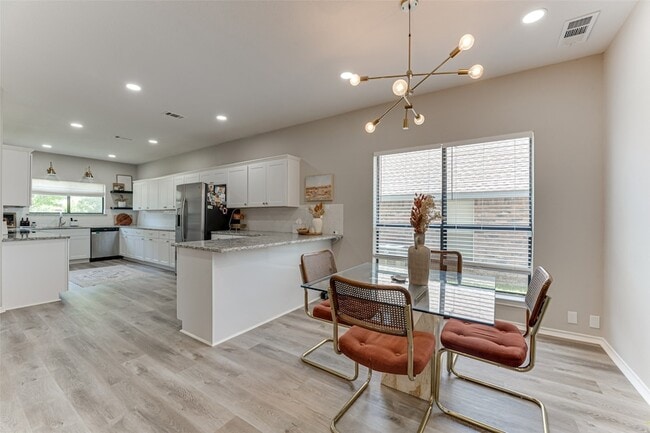 Building Photo - 6801 Alissa Dr