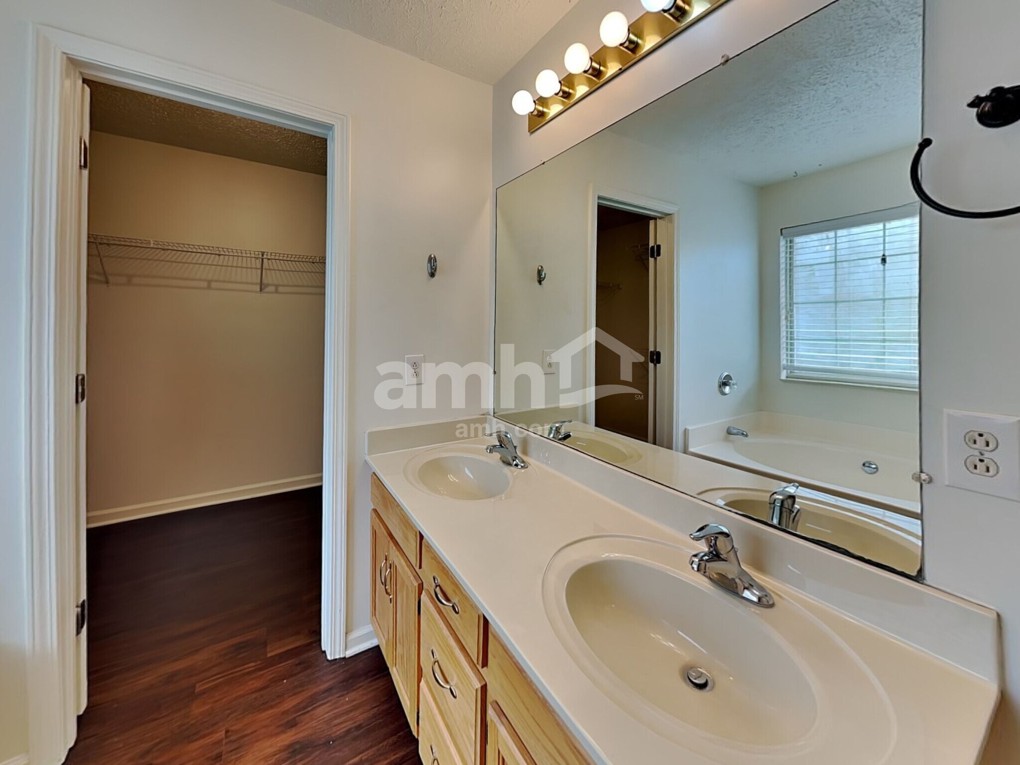 Building Photo - 120 Rose Garden Ln