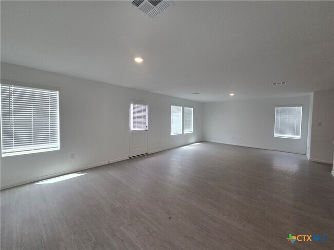 Building Photo - 5600 Geronimo St