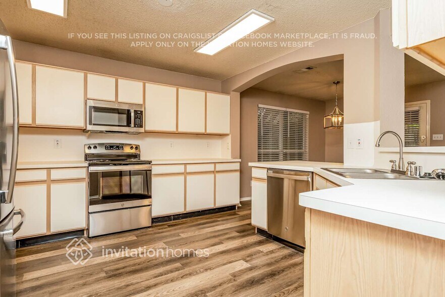 Building Photo - 1010 Barkridge Dr