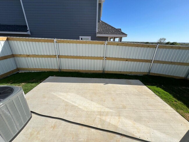 Building Photo - 3479 Valley Vista Dr