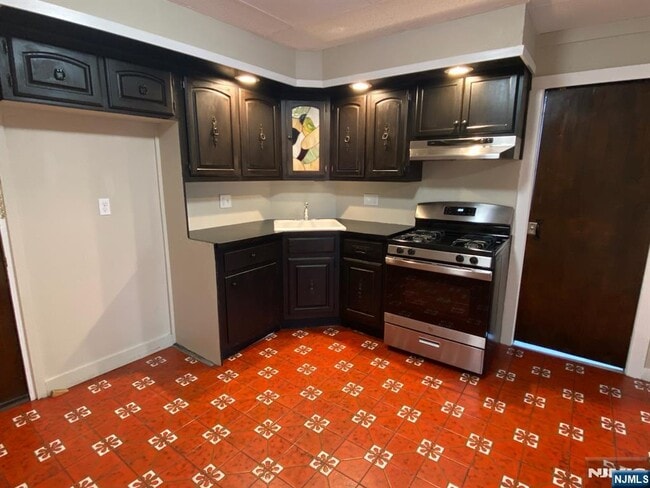 Primary Photo - 228-230 Harrison Ave-2-2