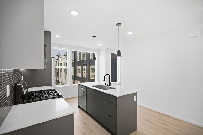 Building Photo - 12512 C 35th Ave NE