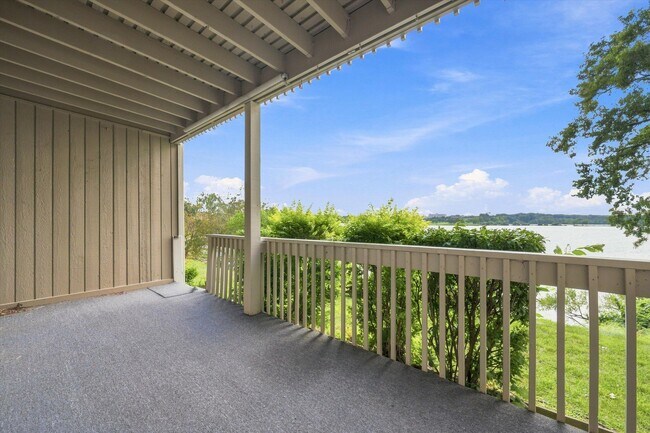 Building Photo - 893 Cliffs Dr