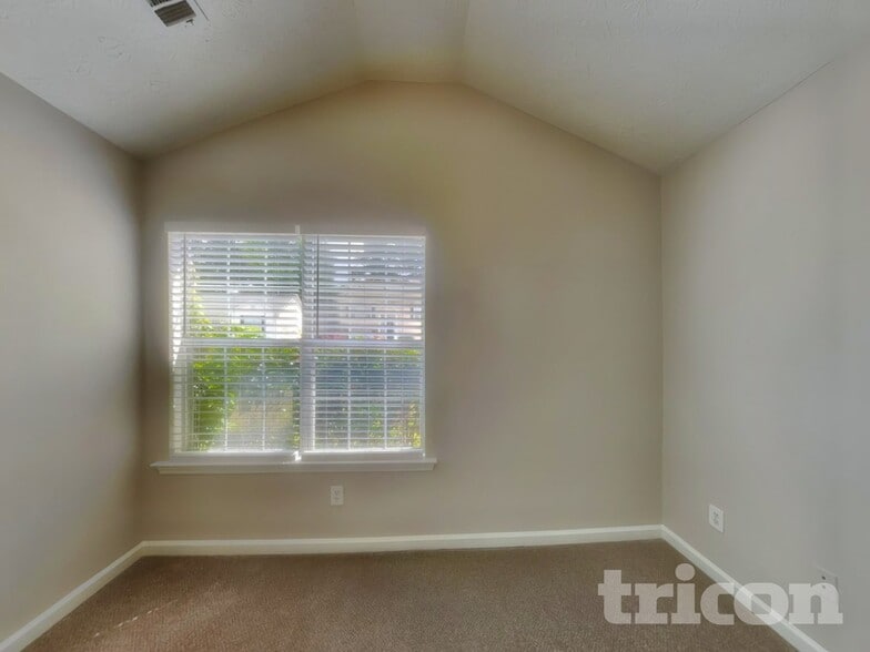 Building Photo - 1469 Buckingham Pl