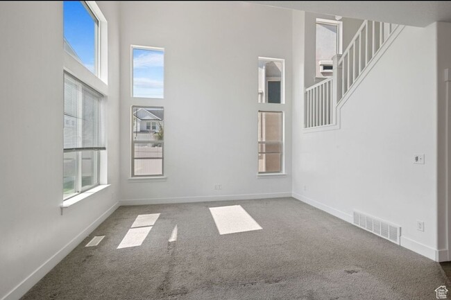 Building Photo - "Spacious 3-Bed Townhouse in Herriman – Yo...