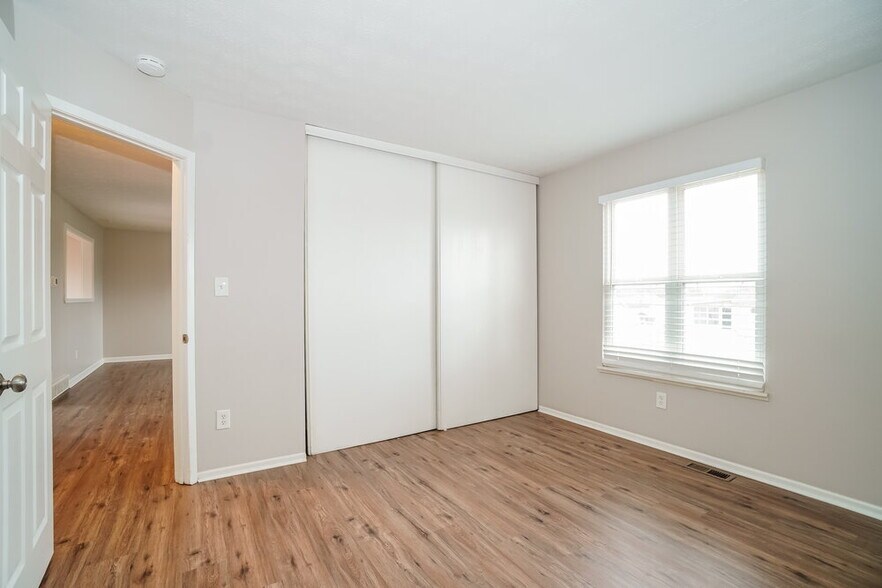 Building Photo - 4475 Charlotte Rd