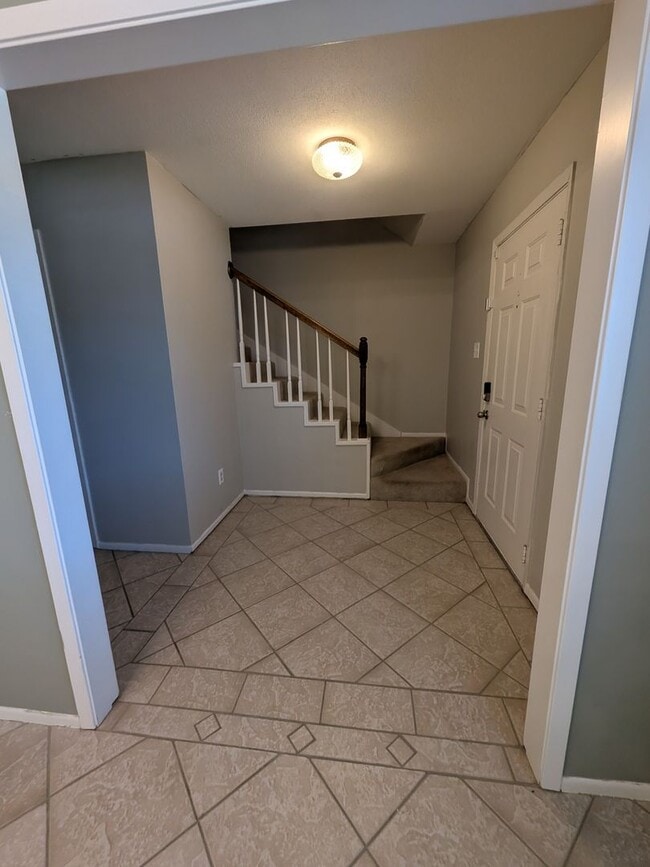 Building Photo - 976 Sunmeadow Dr