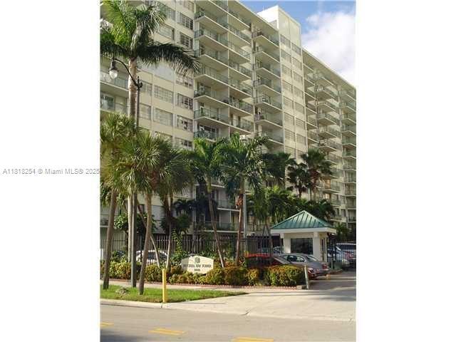 Building Photo - 1408 Brickell Bay Dr