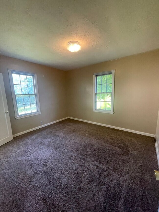 Building Photo - Swan Street Triplex