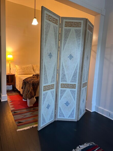 Sleeping alcove with screen separating area from living area - 1314 Pleasant St