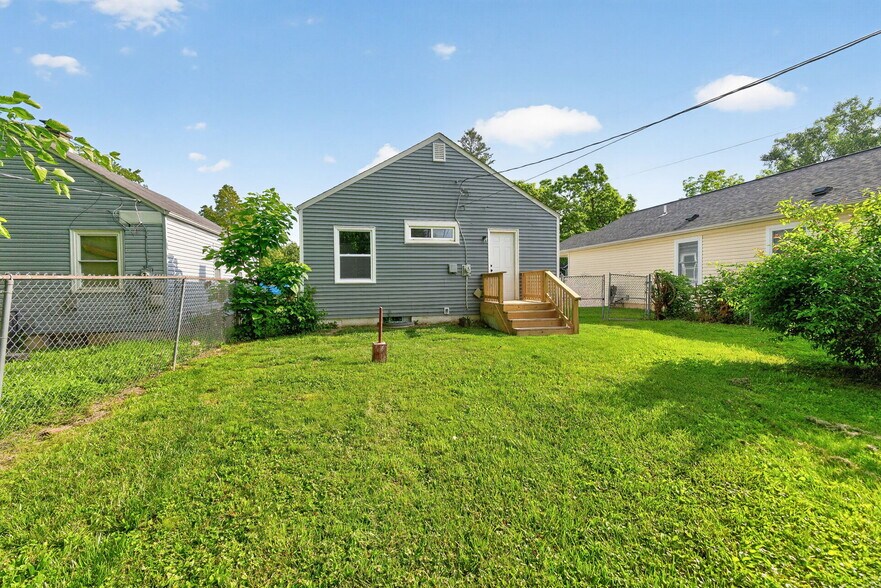 Building Photo - 1437 E 19th Ave