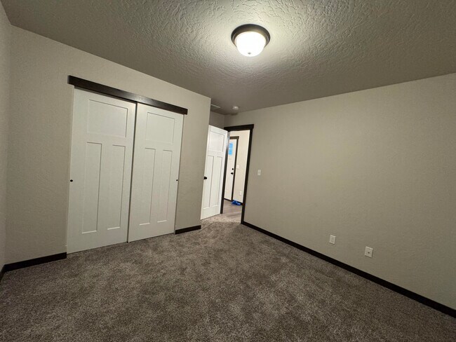 Building Photo - 12772 N Cavanaugh Dr