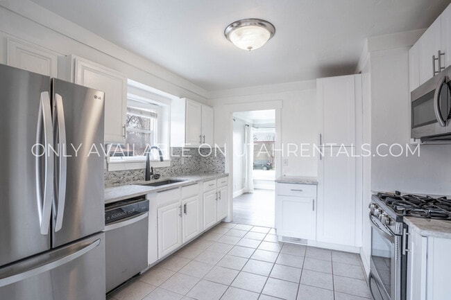 Building Photo - 355 S 600 W