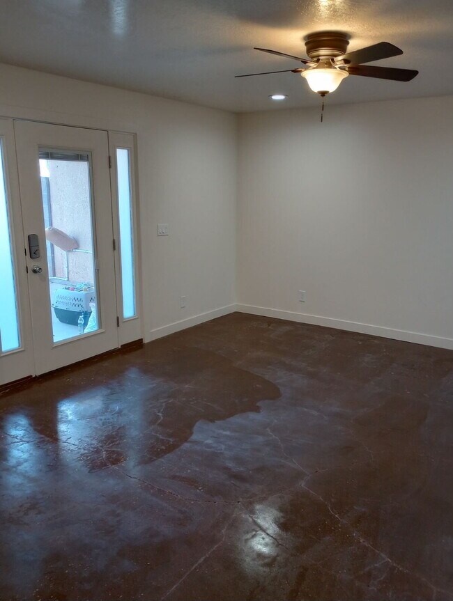 Building Photo - "Charming 2-Bedroom  with Spacious Living ...