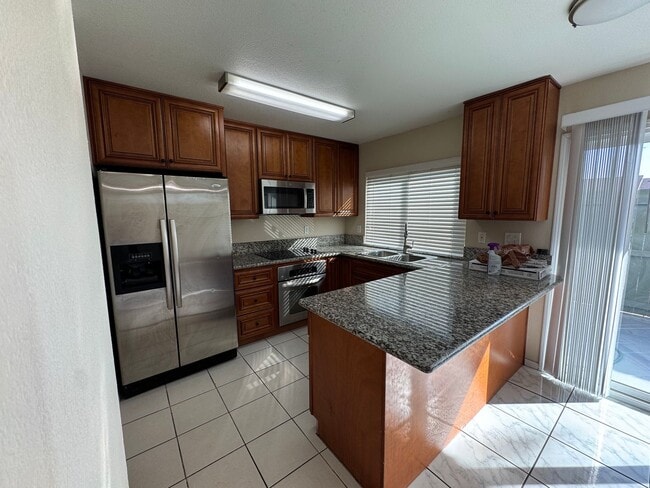 Building Photo - 3 Bedroom 1.5 Bathroom -  Attached garage