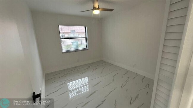 Building Photo - 1460 NW 22nd Ct