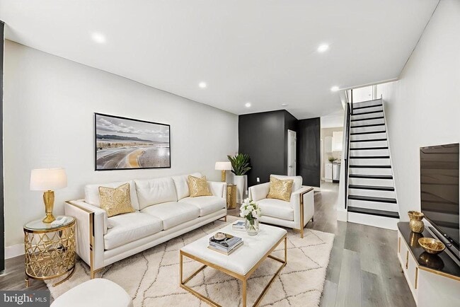 Building Photo - 2336 Pierce St