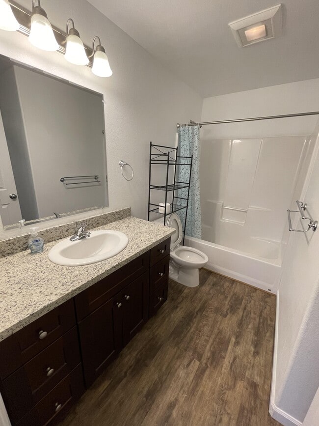 Building Photo - 2149 S Valley Loop