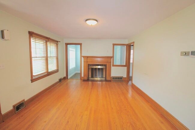 Building Photo - 103 Dinkel Ave