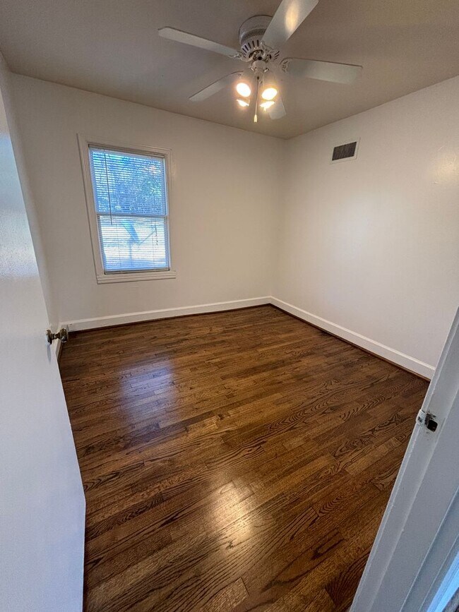 Building Photo - 3 Bedroom 2 Bath located in Brookhaven off Hargrove Road