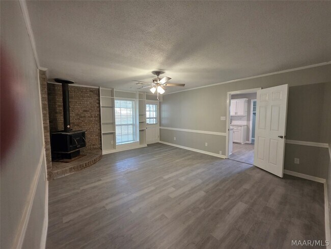 Building Photo - 744 Ledyard Pl