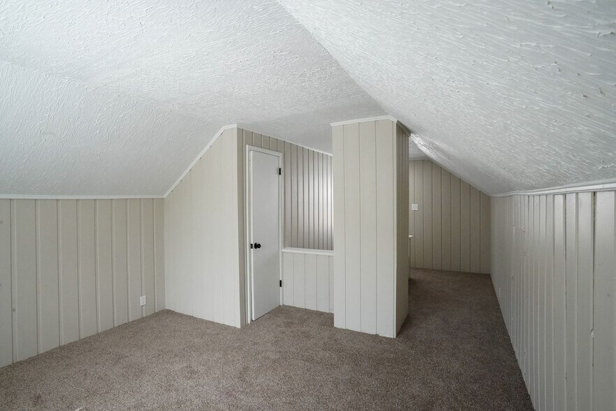 Building Photo - Fully Renovated 3-Bedroom Home – Move-In Ready for You!