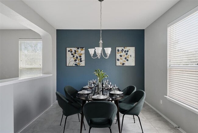 Building Photo - 144 Holstein St