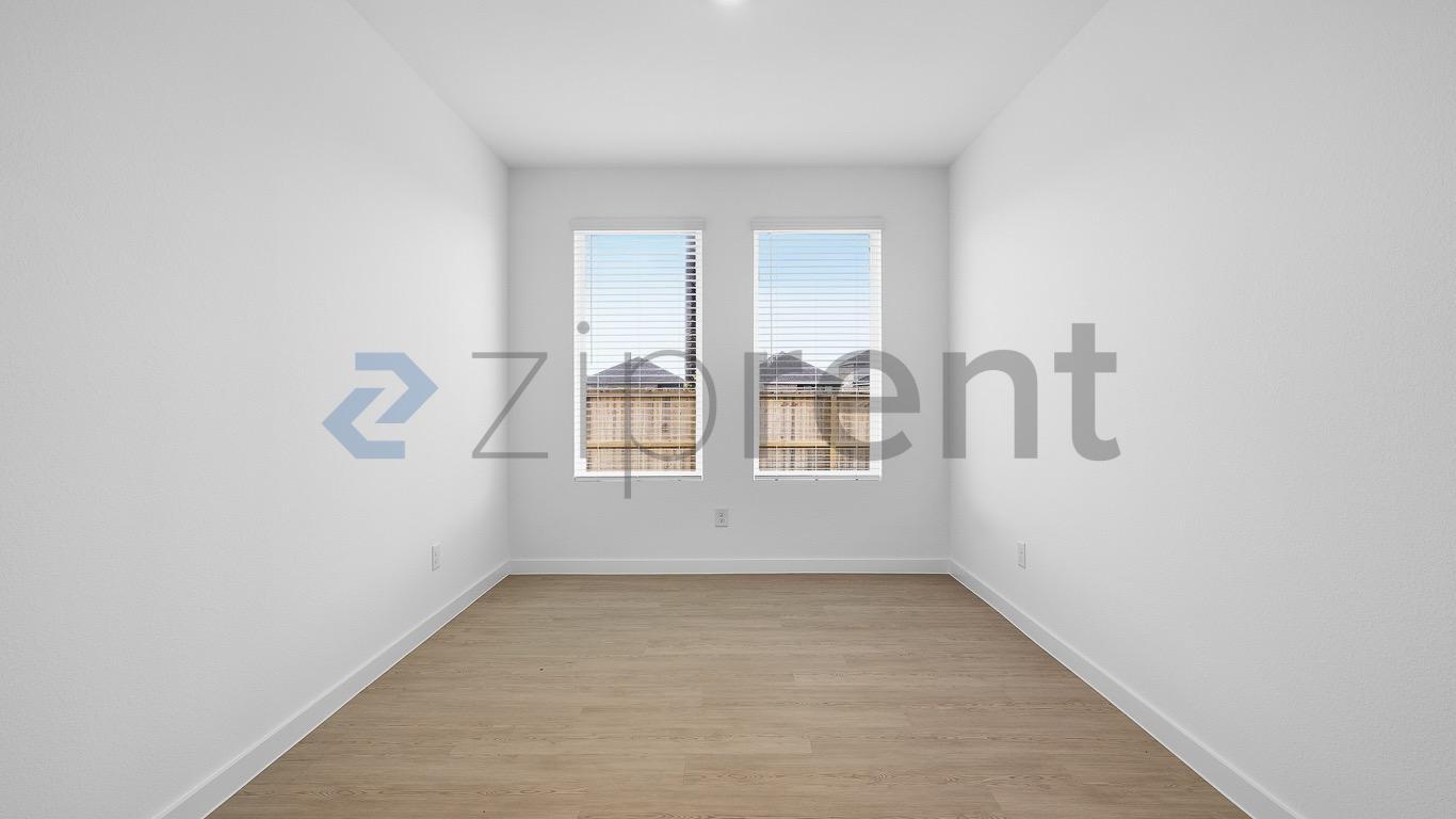 Building Photo - Unit