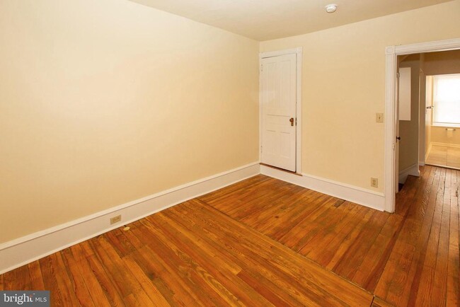 Building Photo - 427 E Main St