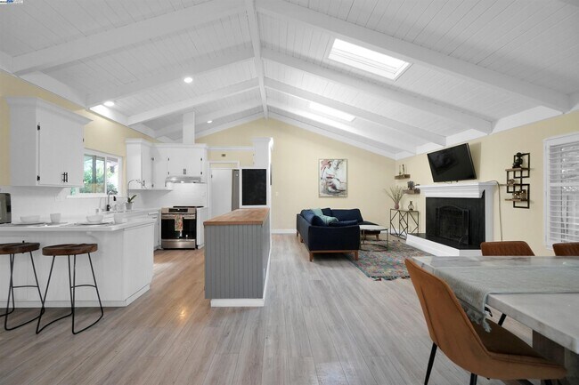 Building Photo - 55 Normandy Ln