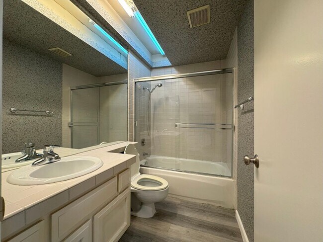 Building Photo - Stunning house in the heart of La Jolla Cl...