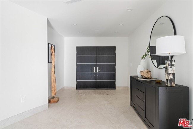 Building Photo - 2301 Donella Cir