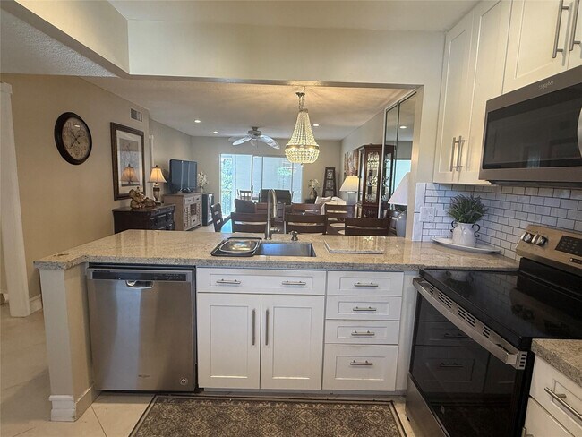 Building Photo - 32 Abbey Ln