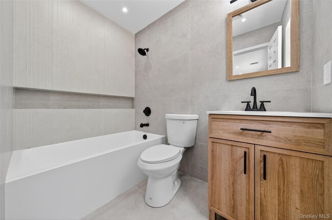 Building Photo - 18 Fordham Ln