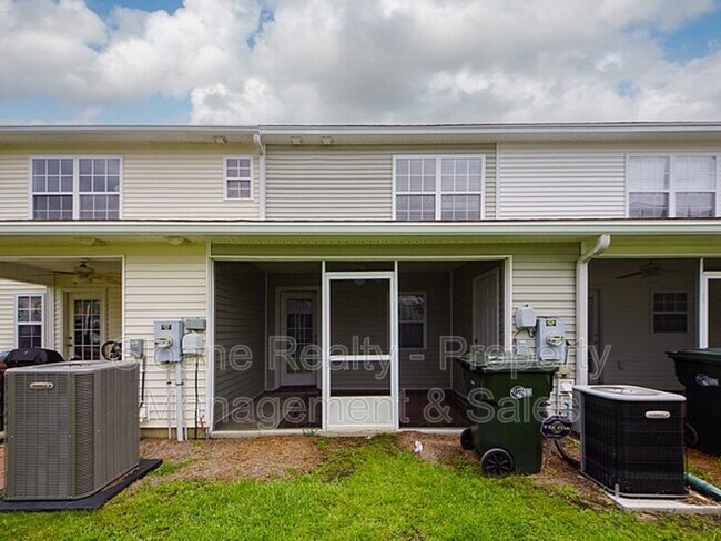 Building Photo - 572 Truman Dr