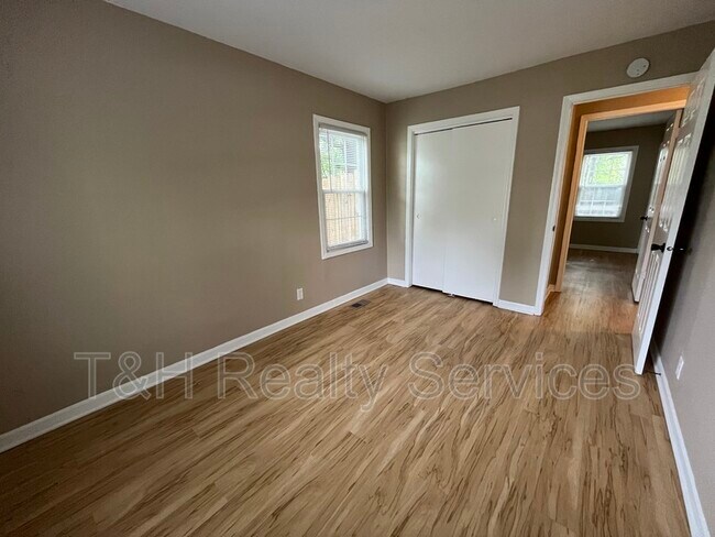 Building Photo - 2649 Ebbie Rd