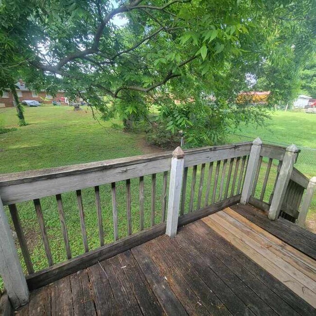 Building Photo - 216 Maxwell Dr