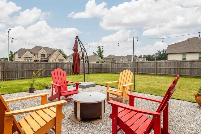 Building Photo - Custom Bartlett Home on Corner Lot with Mo...