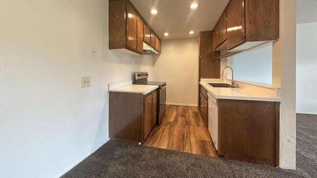 Building Photo - MOVE IN SPECIAL! Cozy 1 Bedroom, 1 Bathroo...