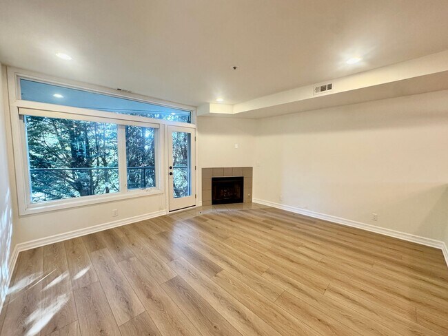 Building Photo - 9039 NE Juanita Dr